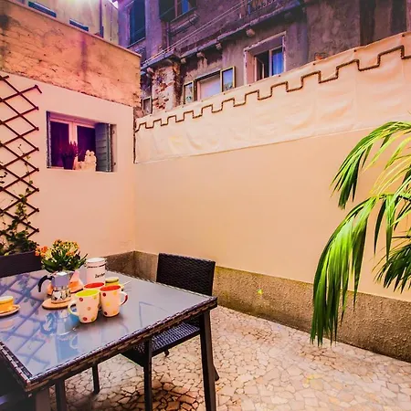 Feriehus Cozy House-close To Biennale And St. Mark Square Venedig