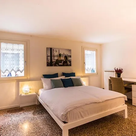Cozy House-close To Biennale And St. Mark Square Feriehus