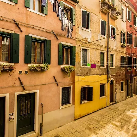 Cozy House-close To Biennale And St. Mark Square Venedig